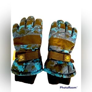 Boys Blue/Black Digital Camo Waterproof Snow Gloves, Size Child L/XL